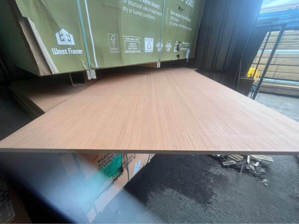 18mm Hardwood Plywood B/BB 2.44mx1.22m (8ftx4ft) - Image 2